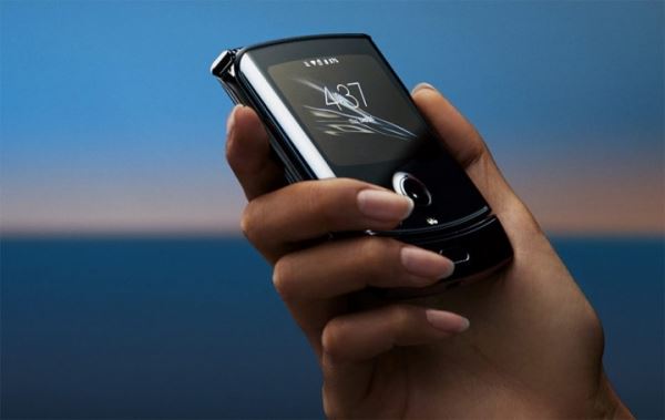 Motorola Razr не имеет слота для SIM-карты 