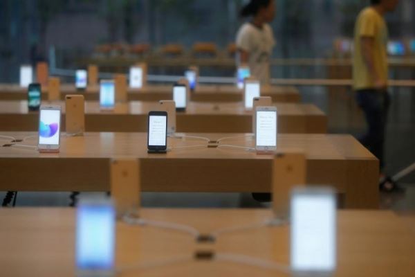 Сотрудник Apple Store уволен за кражу интимных фотографий с iPhone 